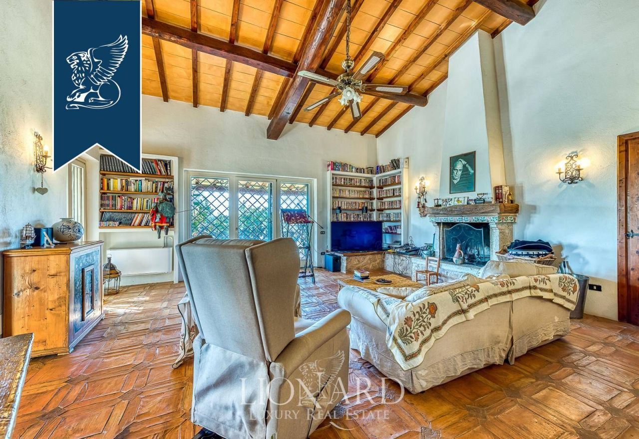 Villa en Montalto di Castro, Italia, 600 m² - imagen 10