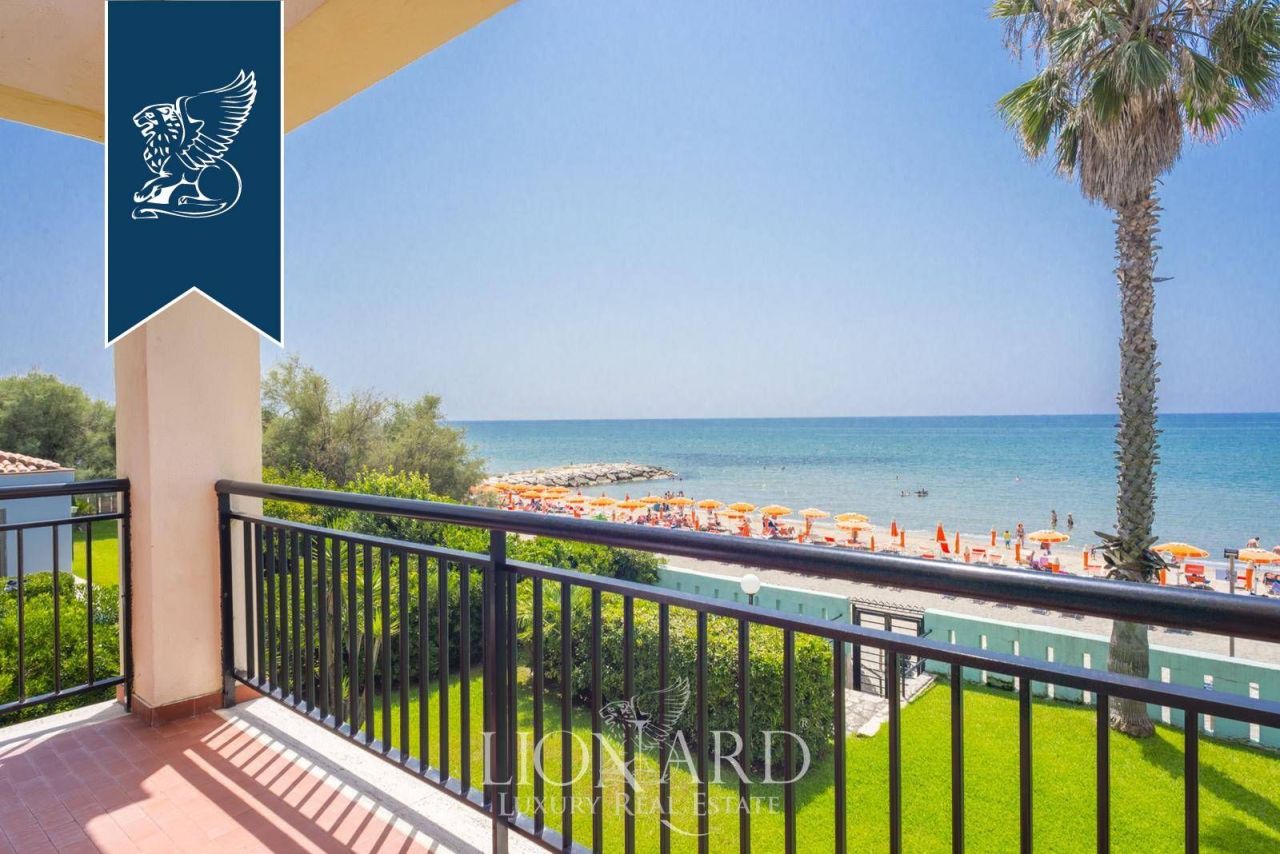 Villa in Latina, Italy, 550 m² - picture 10