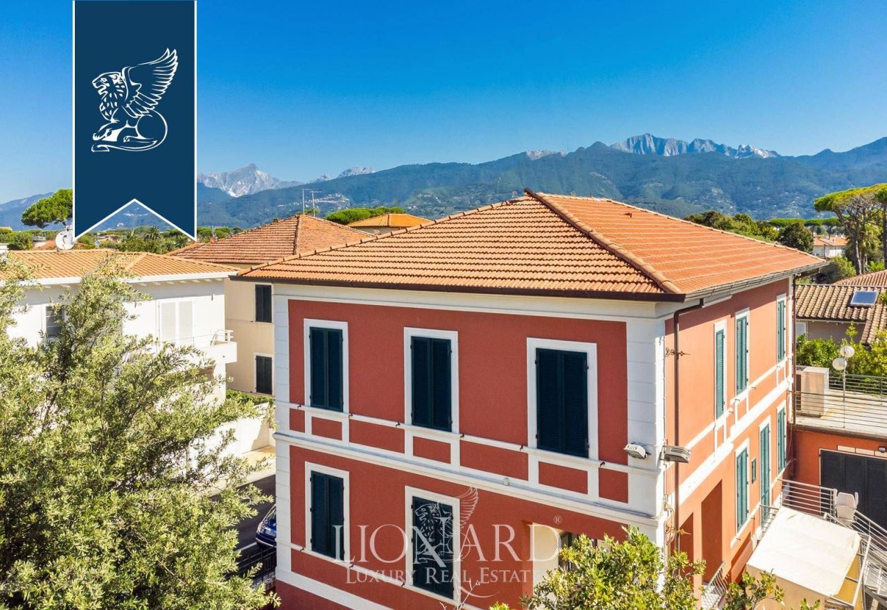 Villa in Forte dei Marmi, Italy, 400 m² - picture 10