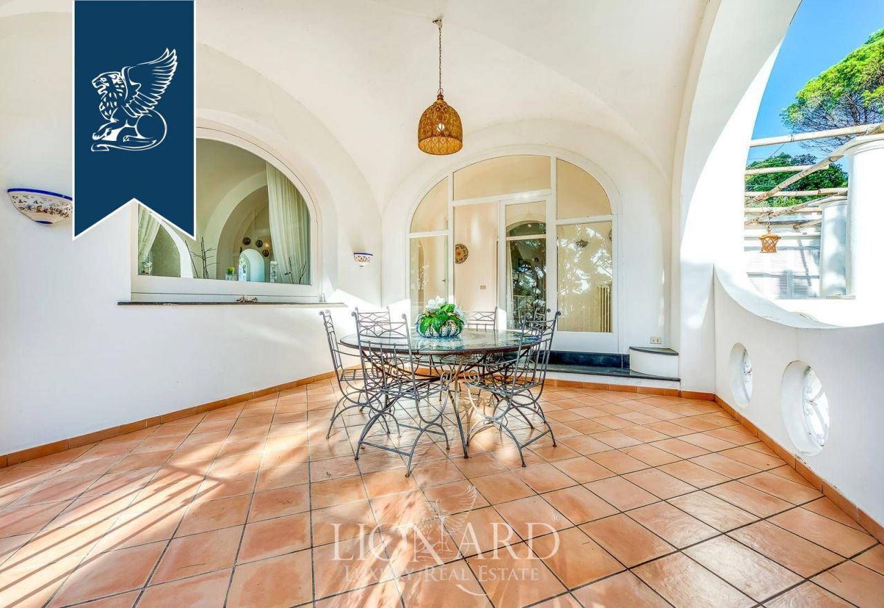 Villa à Naples, Italie, 430 m² - image 10