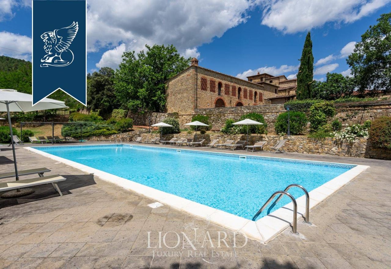 Farm in Arezzo, Italy, 1 500 m² - picture 10