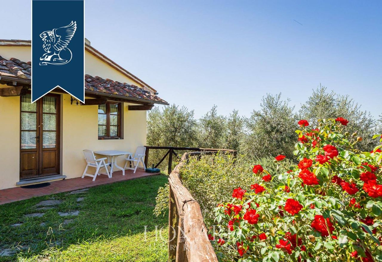 Farm in Pistoia, Italy, 1 800 m² - picture 9