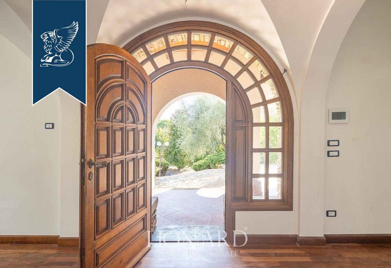 Villa en Pistoia, Italia, 900 m² - imagen 9