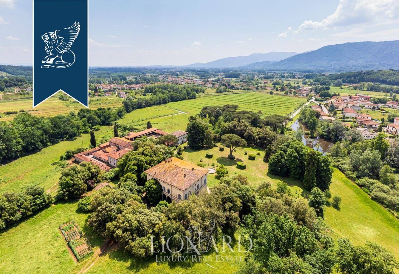 Farm in Lucca, Italy, 4 000 m² - picture 9