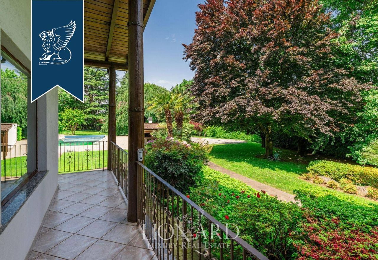 Villa in Lesmo, Italy, 550 m² - picture 9