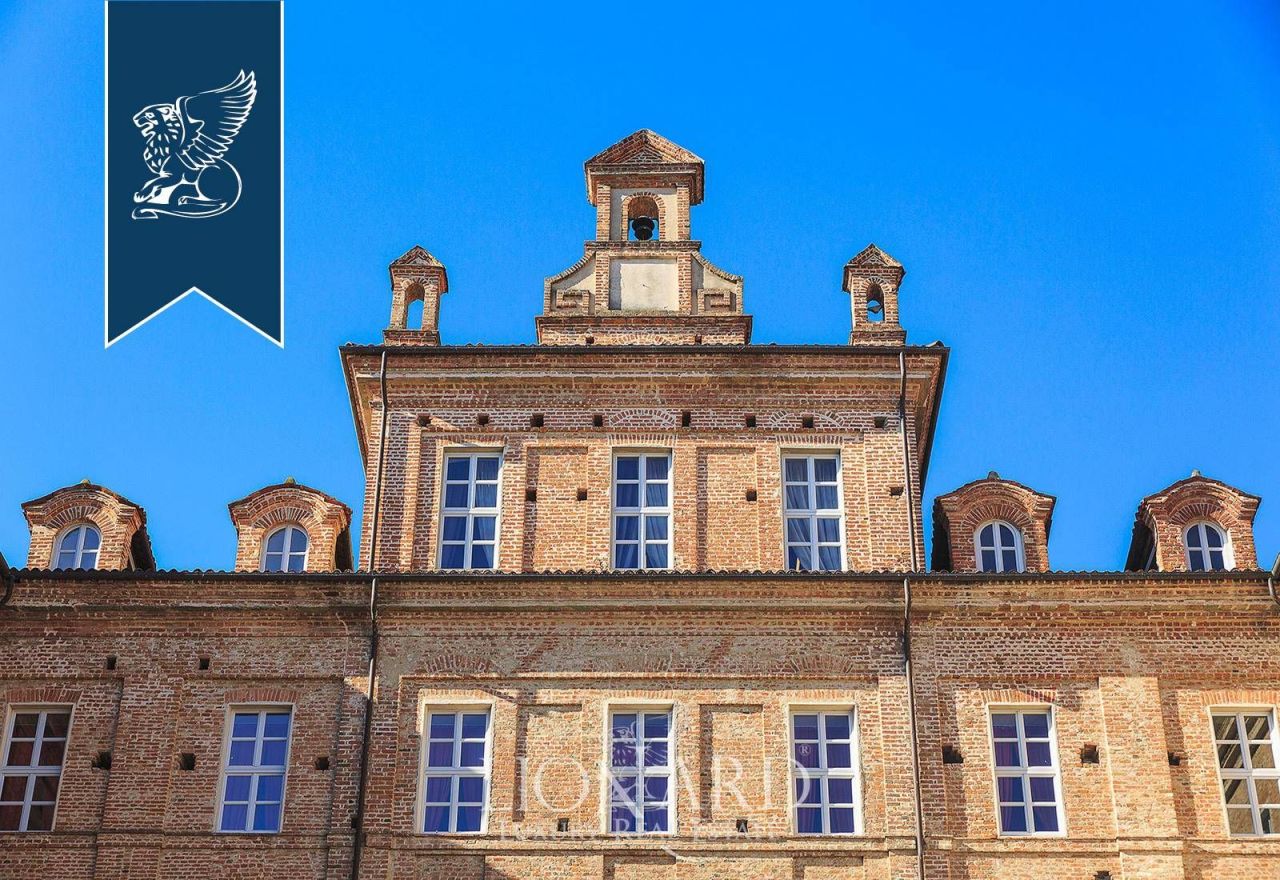 Castillo en Turín, Italia, 10 550 m² - imagen 9