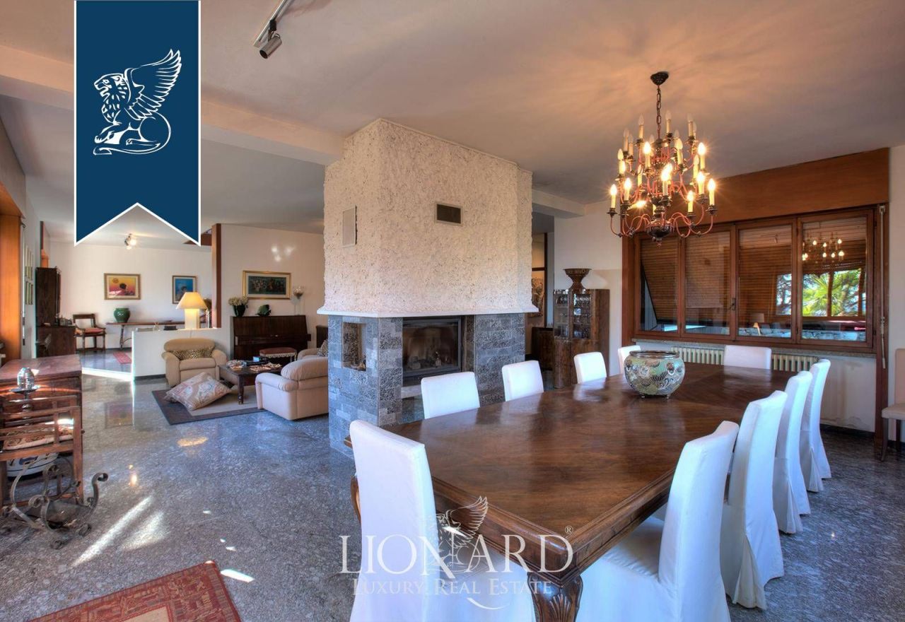 Villa en Arona, Italia, 1 500 m² - imagen 9