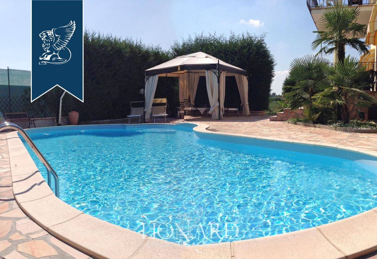 Granja en Pavía, Italia, 580 m² - imagen 9