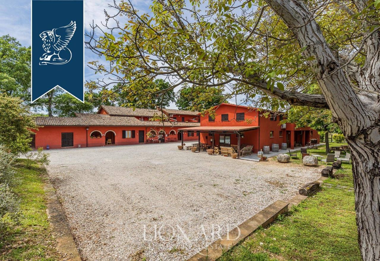 Granja en Spoleto, Italia, 1 064 m² - imagen 11