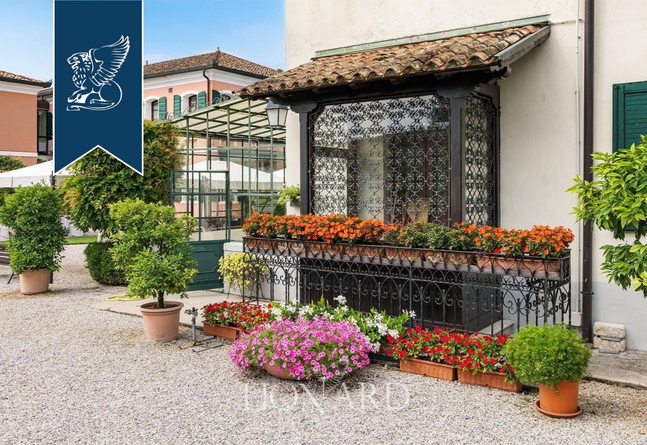 Villa a Pordenone, Italia, 2 300 m² - foto 11