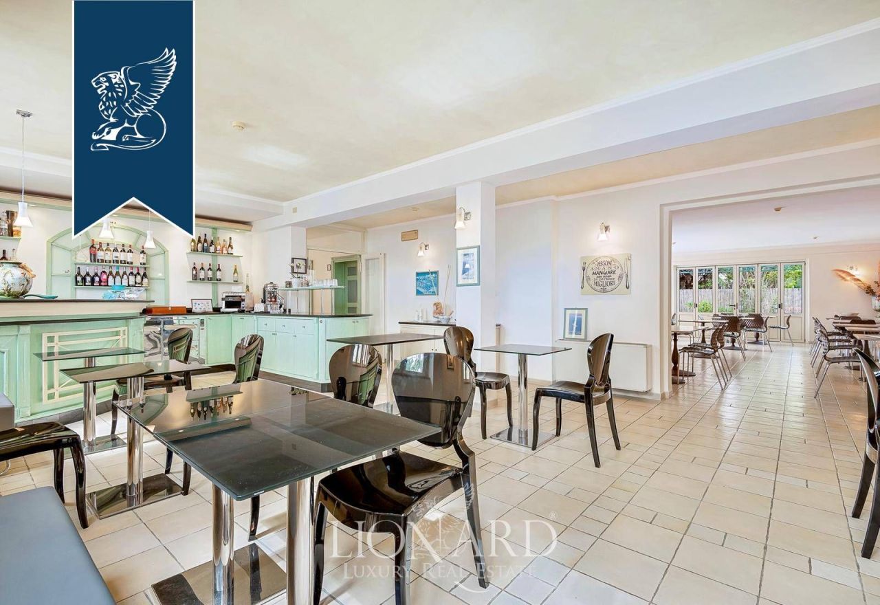 Hotel in Forte dei Marmi, Italy, 1 000 m² - picture 11