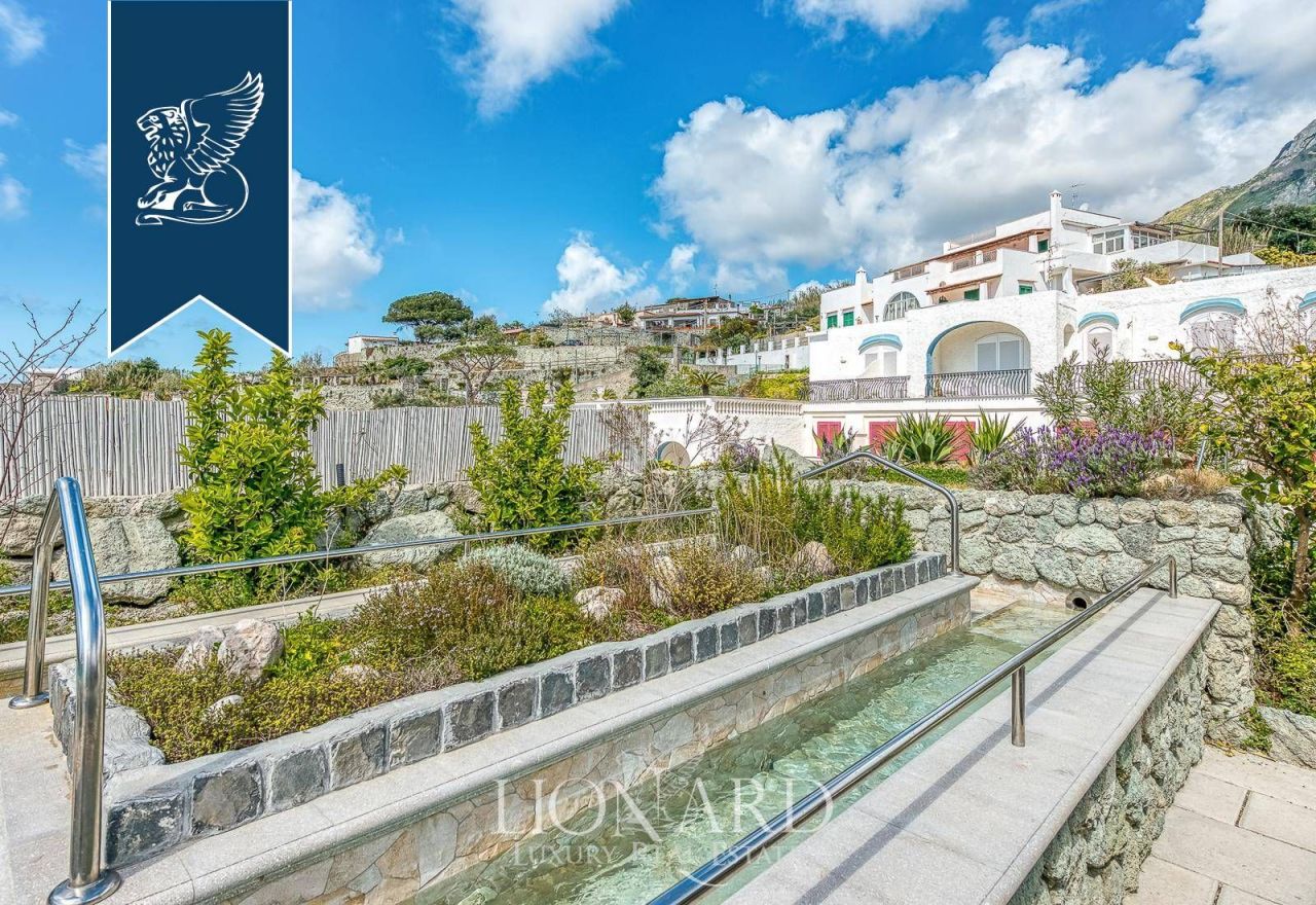 Hôtel à Naples, Italie, 7 456 m² - image 11