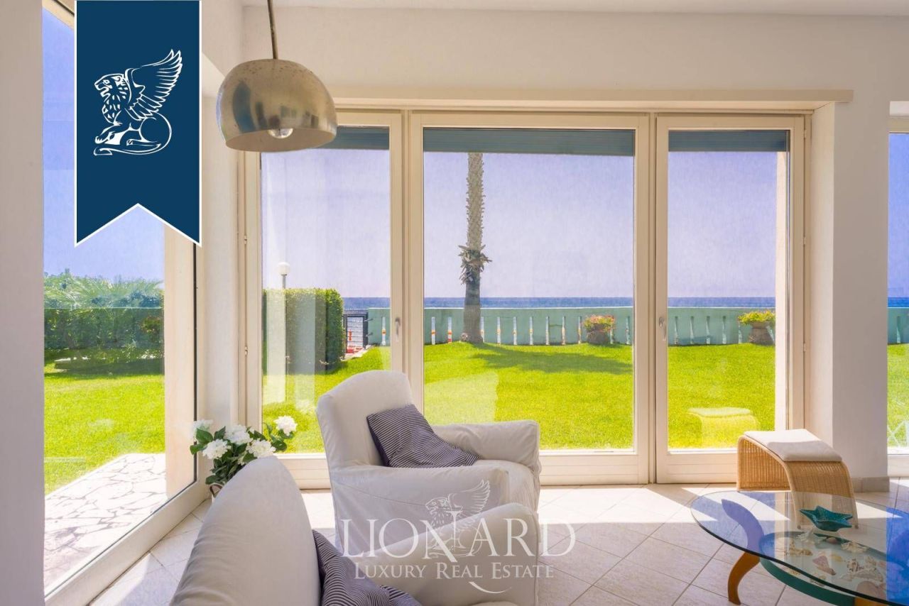 Villa in Latina, Italy, 550 m² - picture 11