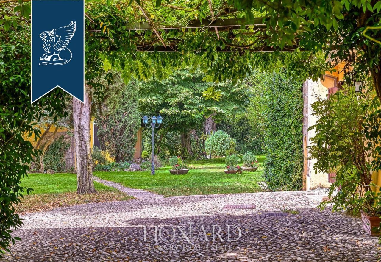 Villa a Benevento, Italia, 2 200 m² - foto 11