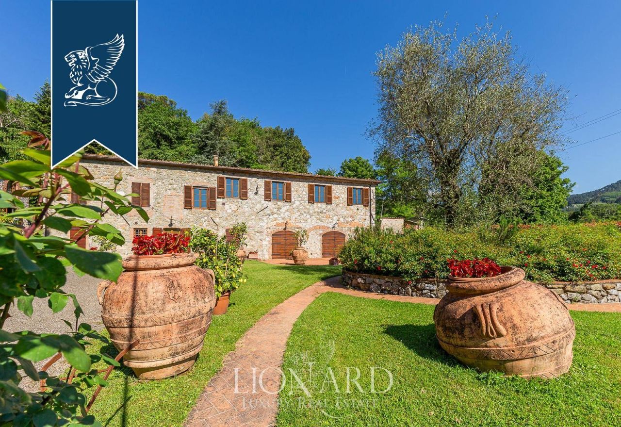 Farm in Lucca, Italy, 900 m² - picture 11