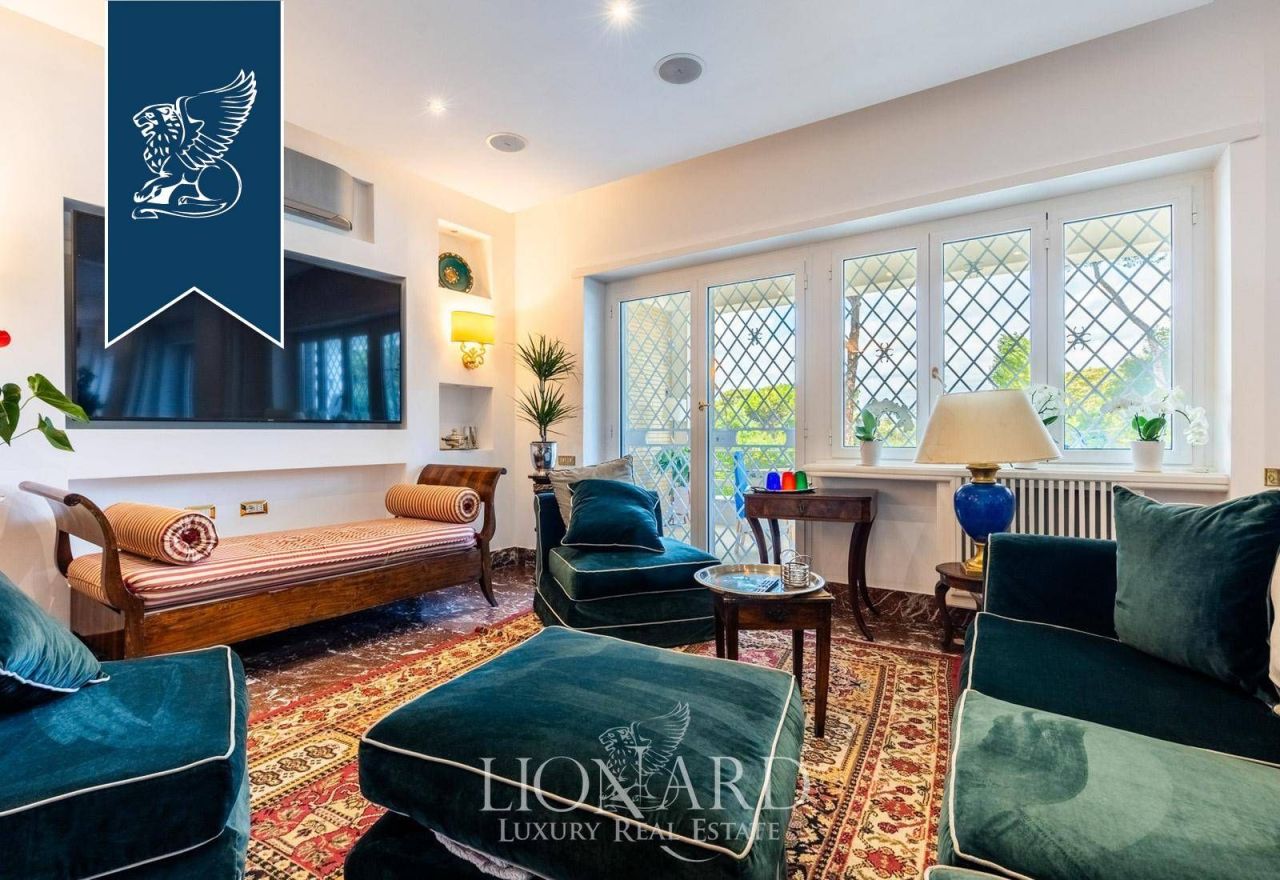 Villa in Rome, Italy, 330 m² - picture 11