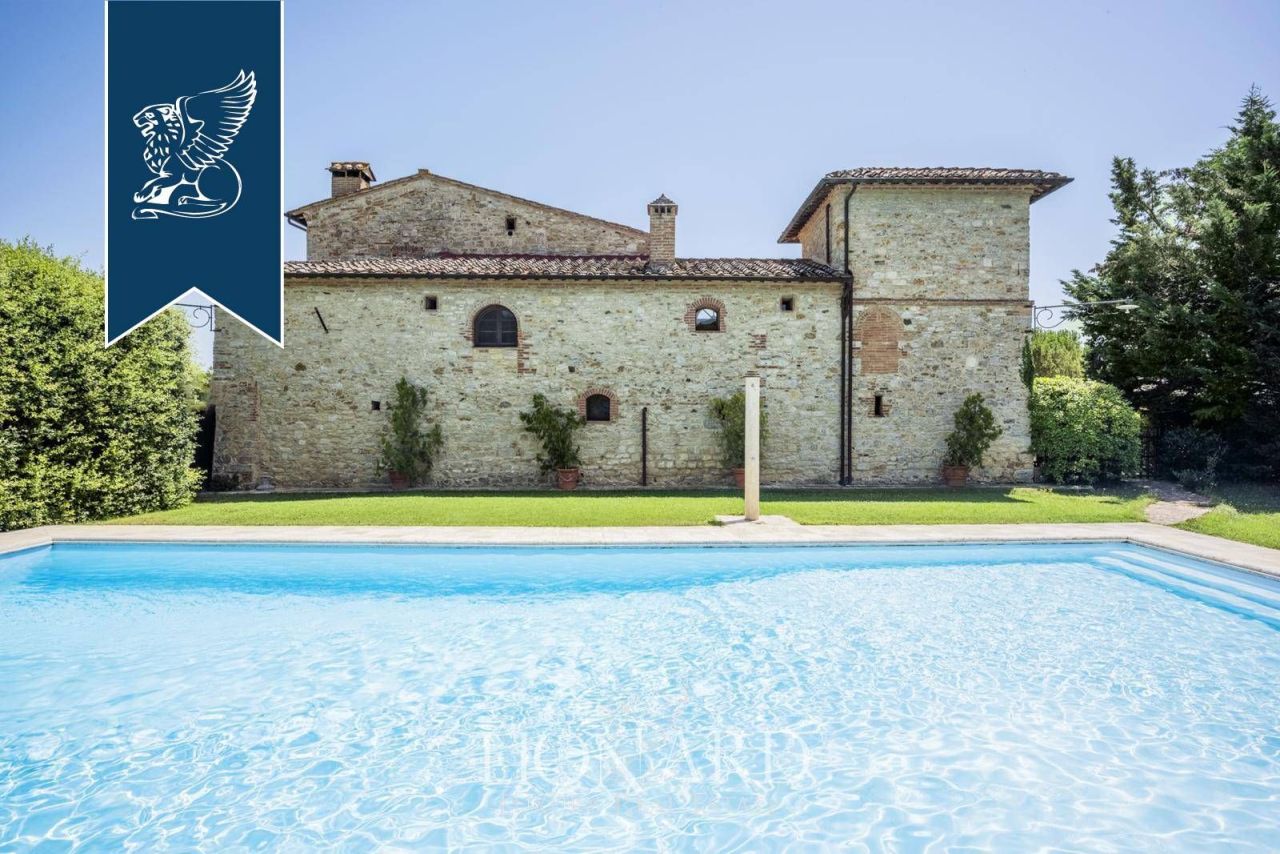 Granja en Siena, Italia, 800 m² - imagen 11