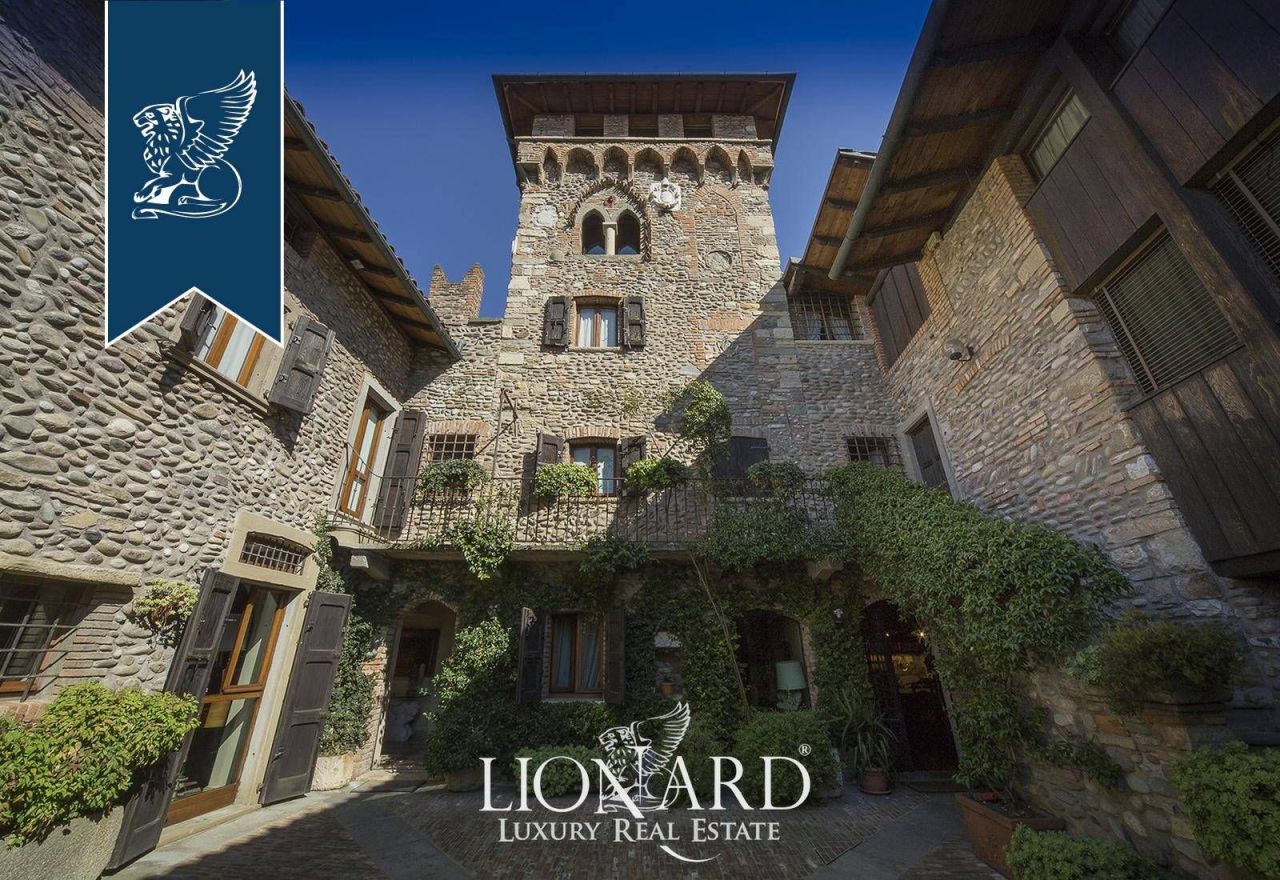 Castle in Bergamo, Italy, 850 m² - picture 11