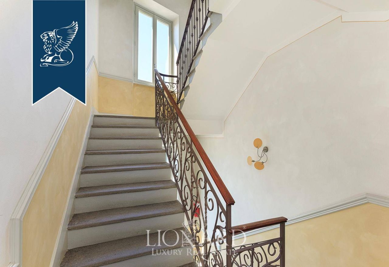 Villa in Luino, Italy, 700 m² - picture 11