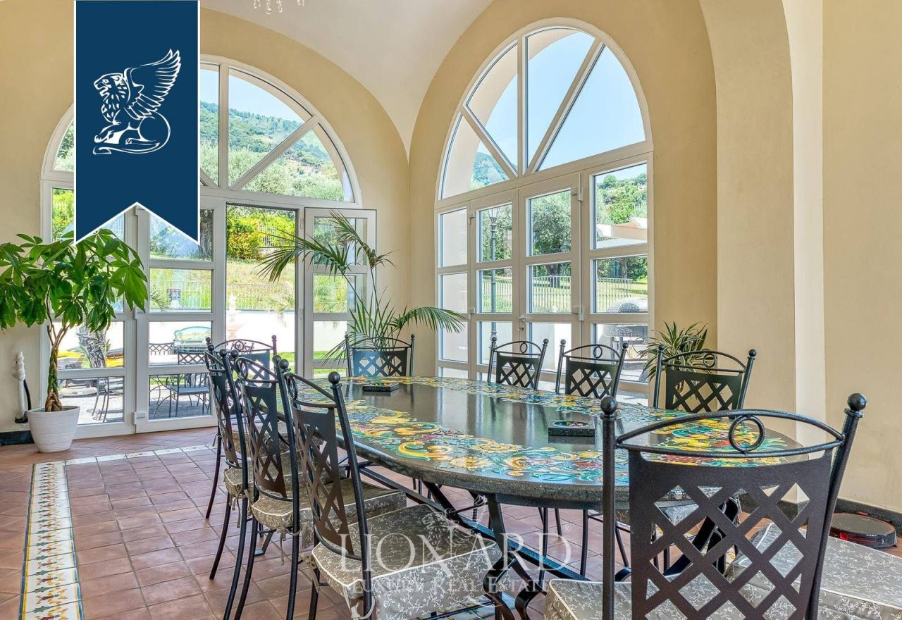 Villa à Salerne, Italie, 1 200 m² - image 11