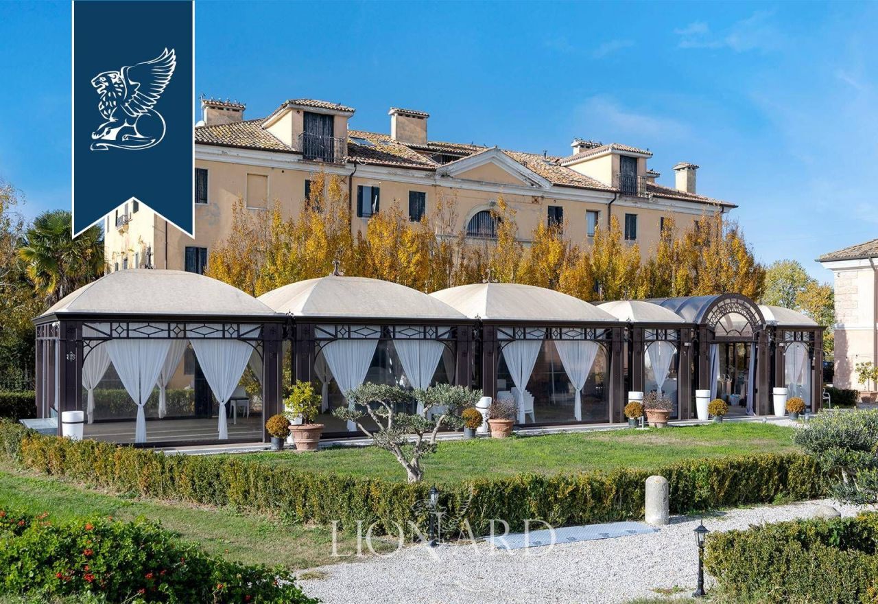 Granja en Rovigo, Italia, 800 m² - imagen 11