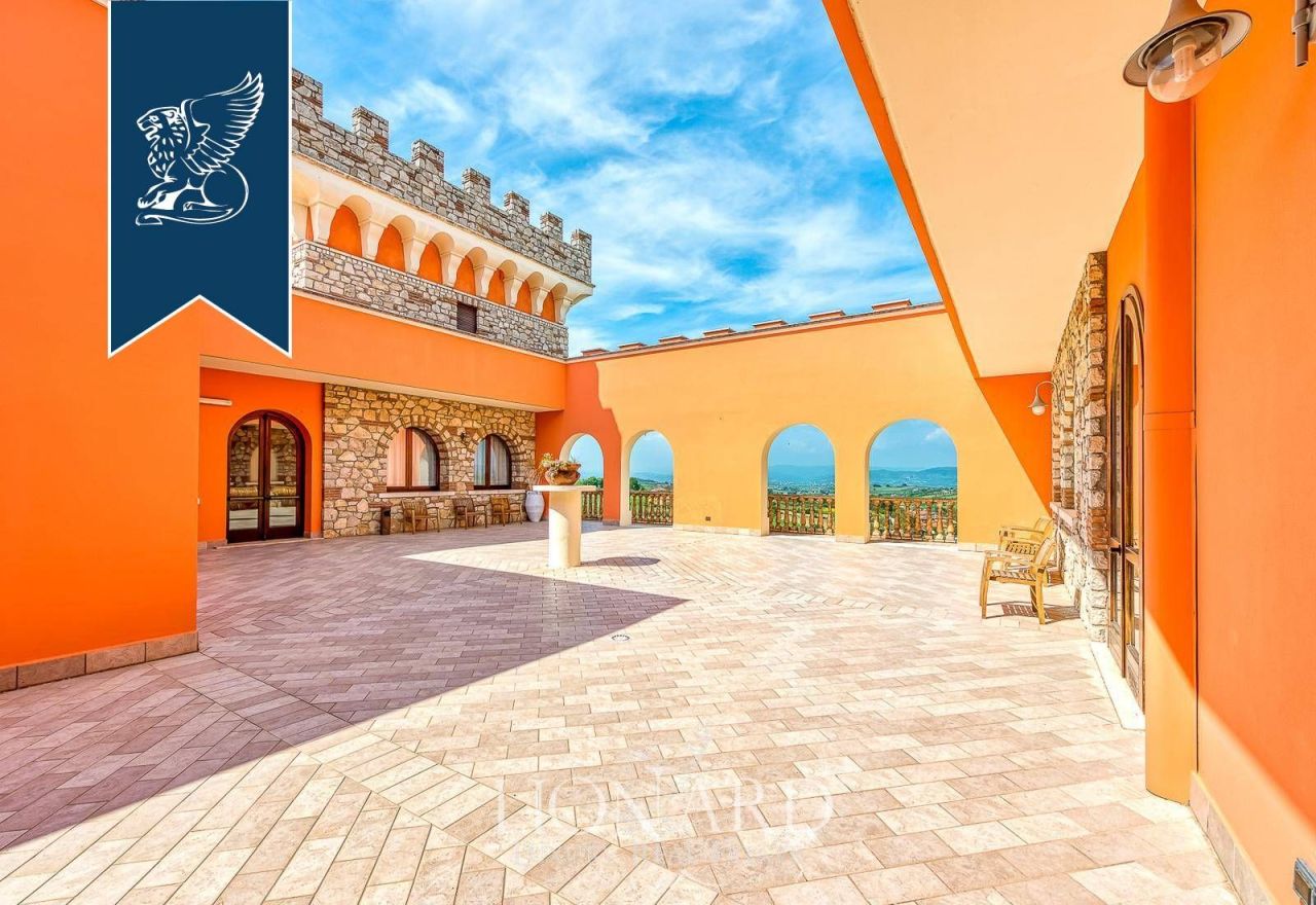 Castle in Avellino, Italy, 6 000 m² - picture 11