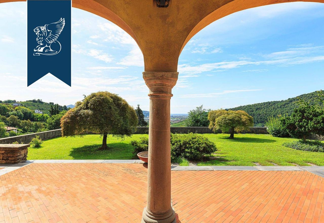 Villa in Bergamo, Italy, 1 500 m² - picture 11