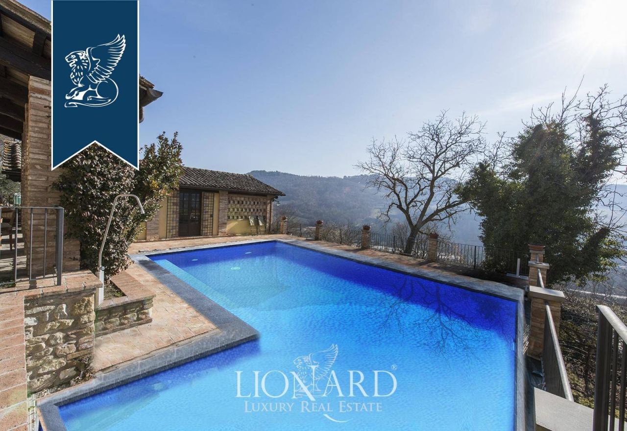 Granja en Arezzo, Italia, 2 385 m² - imagen 11