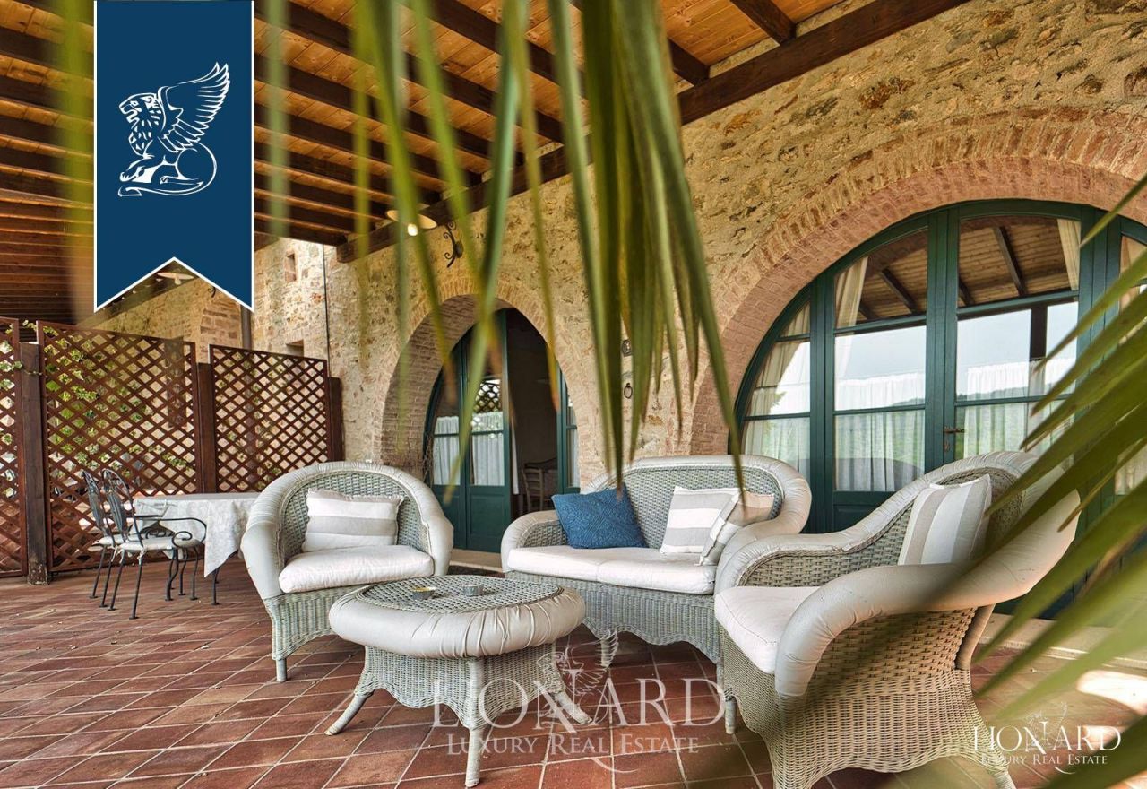 Granja en Siena, Italia, 850 m² - imagen 10