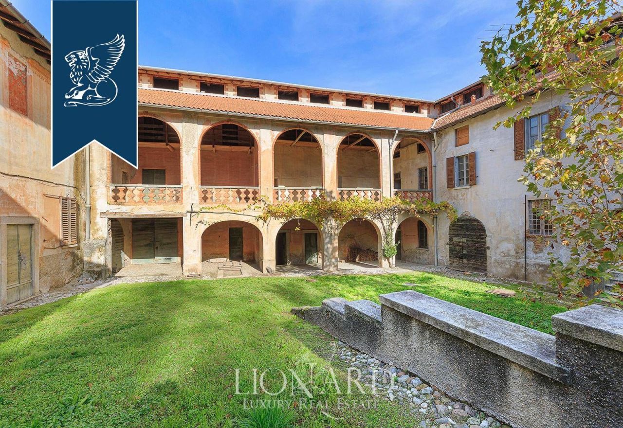 Castle in Varese, Italy, 4 200 m² - picture 11