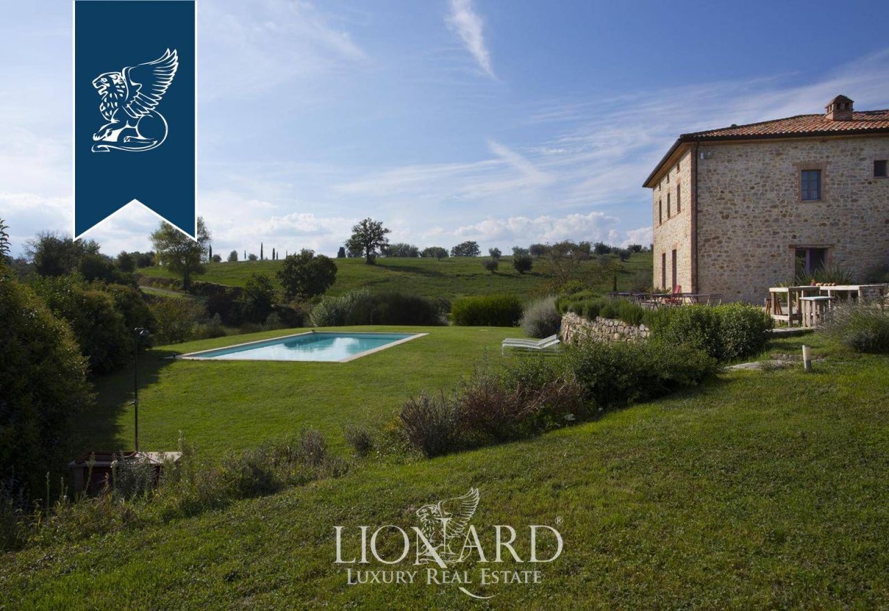 Granja en Montegabbione, Italia, 1 000 m² - imagen 10