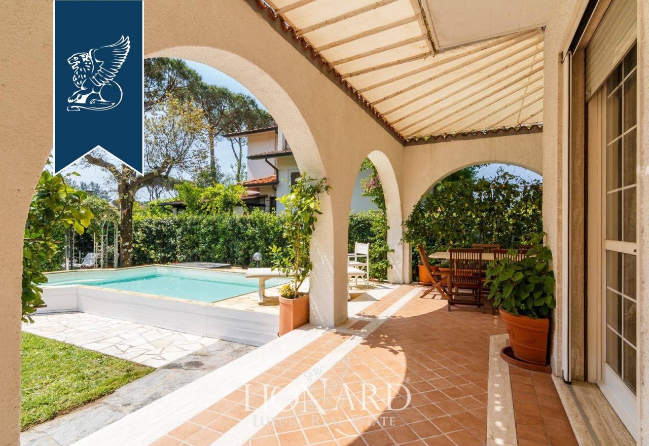 Villa in Forte dei Marmi, Italy, 216 m² - picture 10