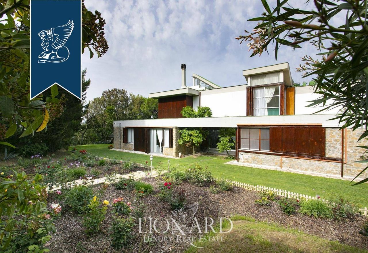 Villa in Piombino, Italy, 800 m² - picture 10