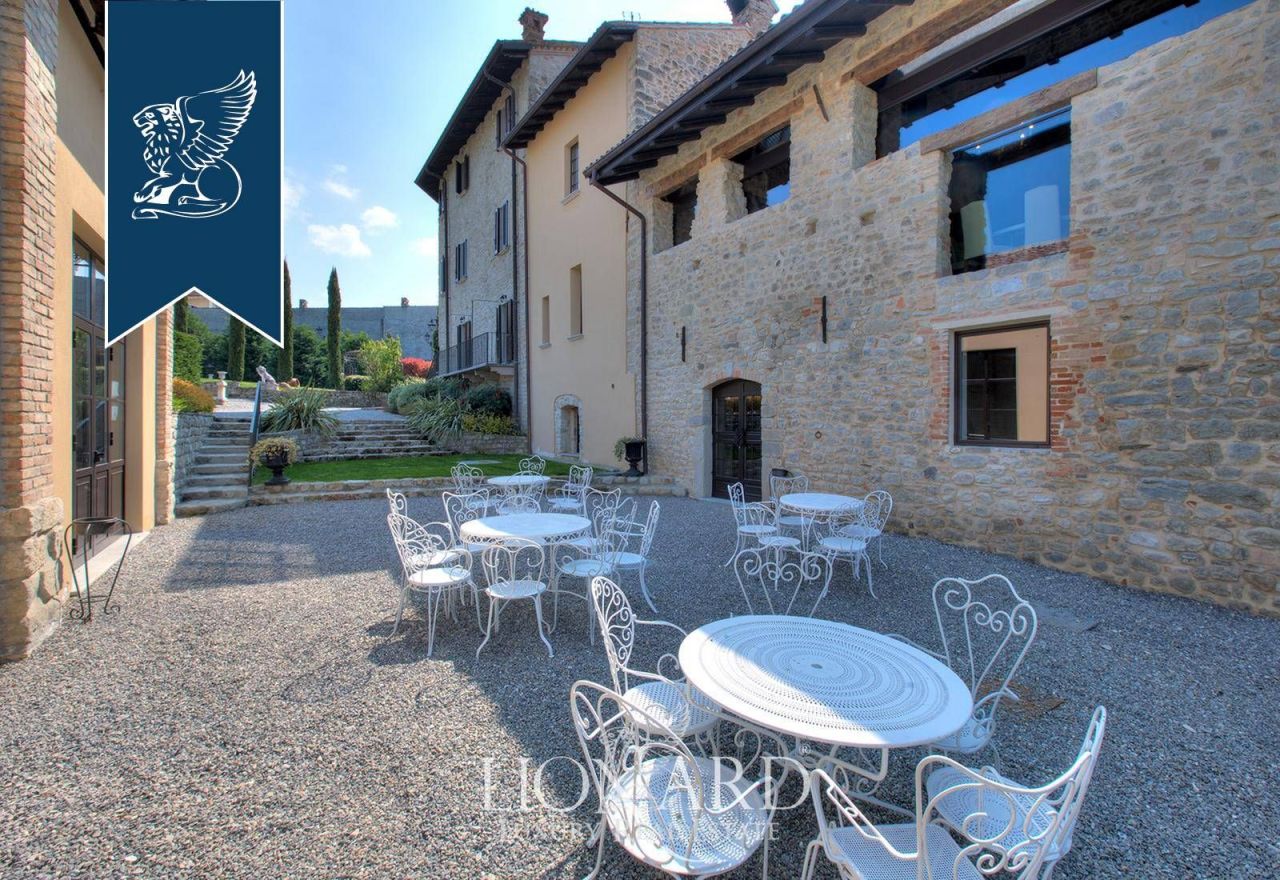 Château à Varzi, Italie, 12 358 m² - image 11