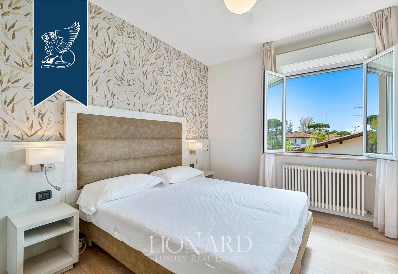 Hotel in Forte dei Marmi, Italy, 1 000 m² - picture 12