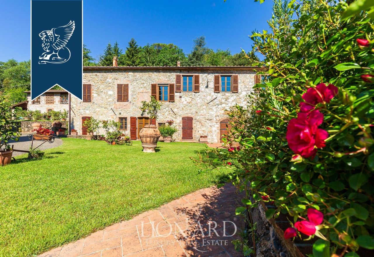 Farm in Lucca, Italy, 900 m² - picture 12