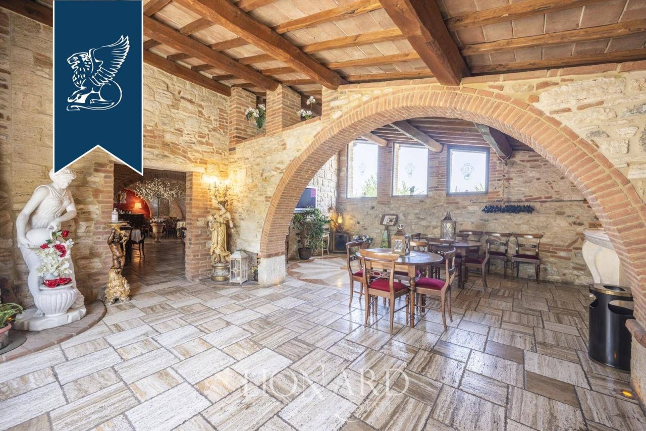 Granja en Siena, Italia, 800 m² - imagen 12