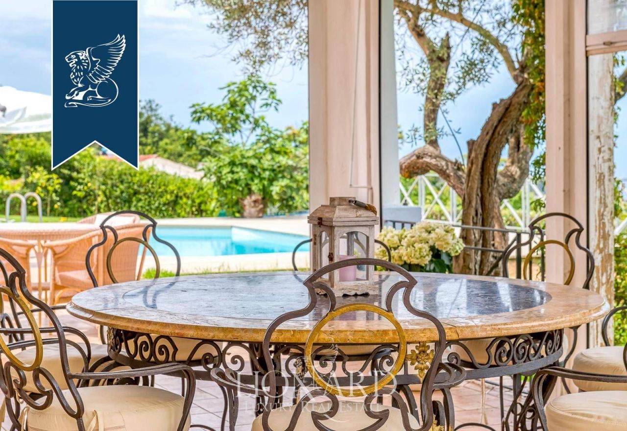 Villa en Nápoles, Italia, 300 m² - imagen 12