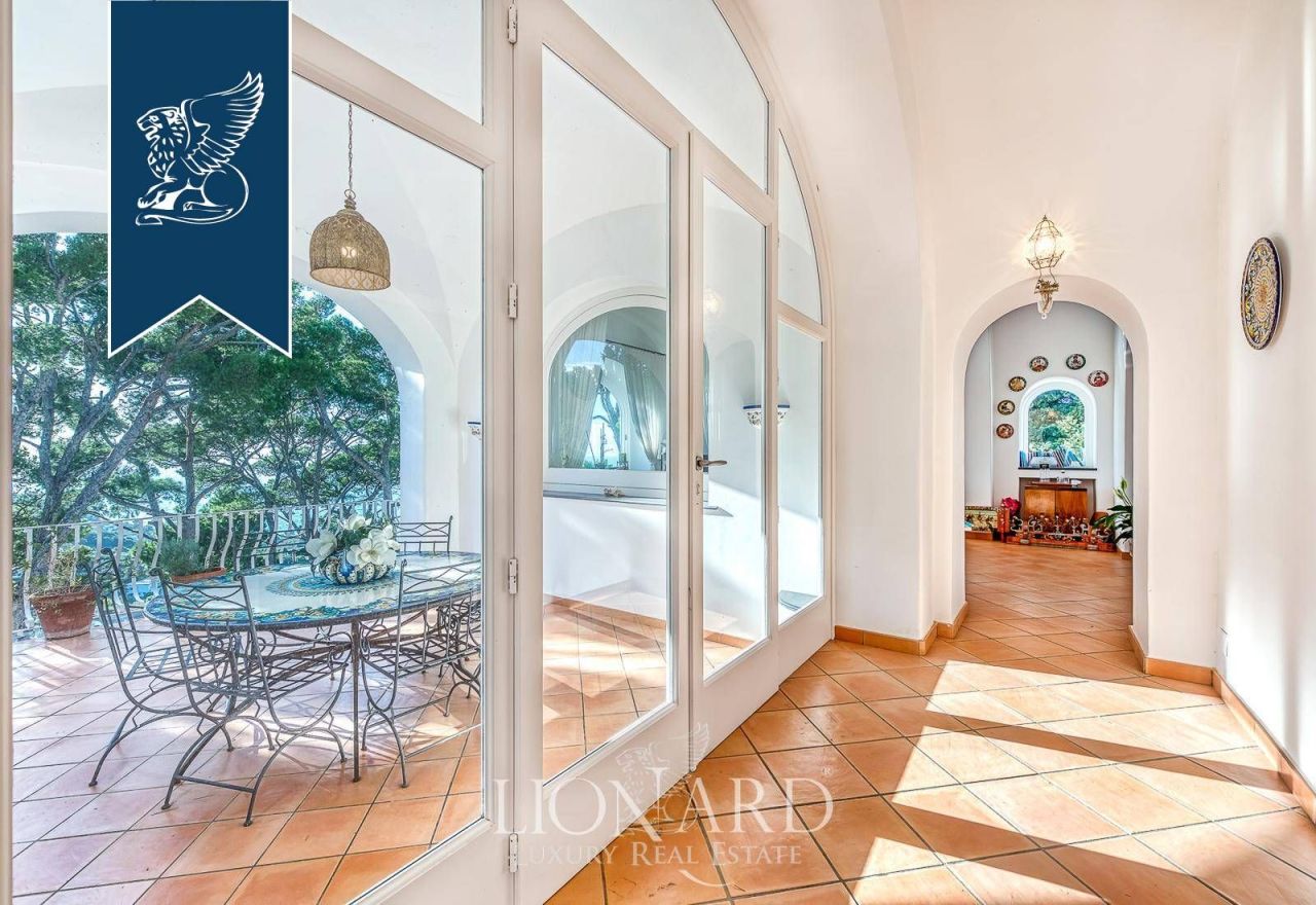 Villa à Naples, Italie, 430 m² - image 12