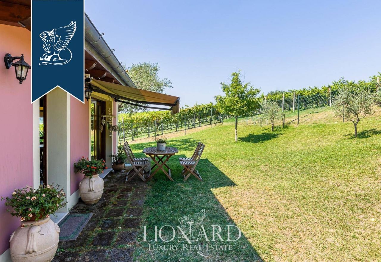 Farm in Fano, Italy, 600 m² - picture 11