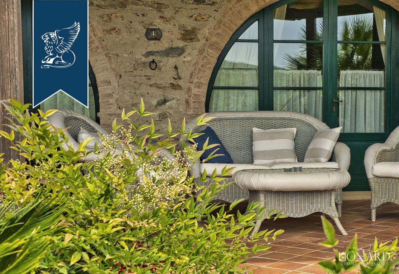 Granja en Siena, Italia, 850 m² - imagen 11