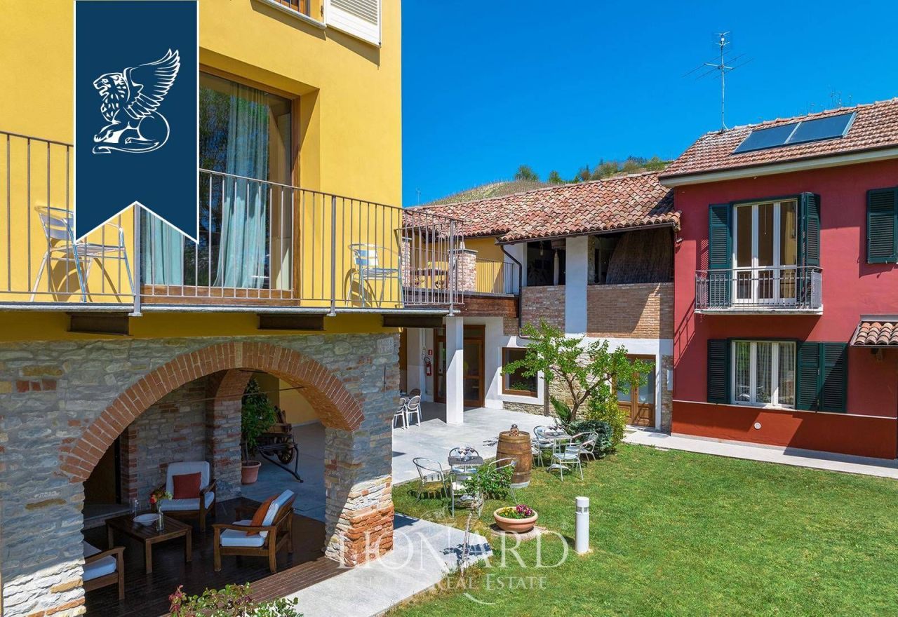 Farm in Asti, Italy, 1 000 m² - picture 11