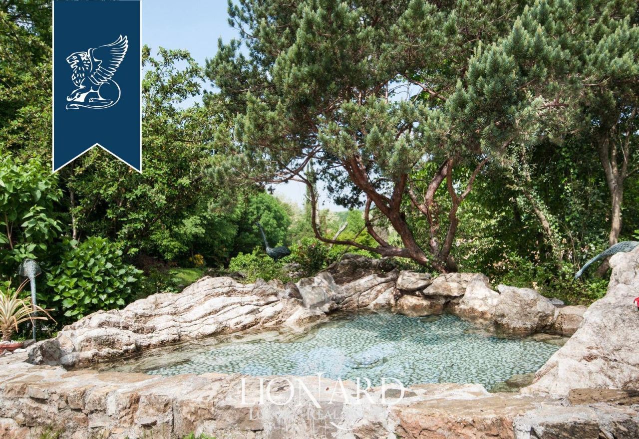 Villa in Lucca, Italy, 1 100 m² - picture 11