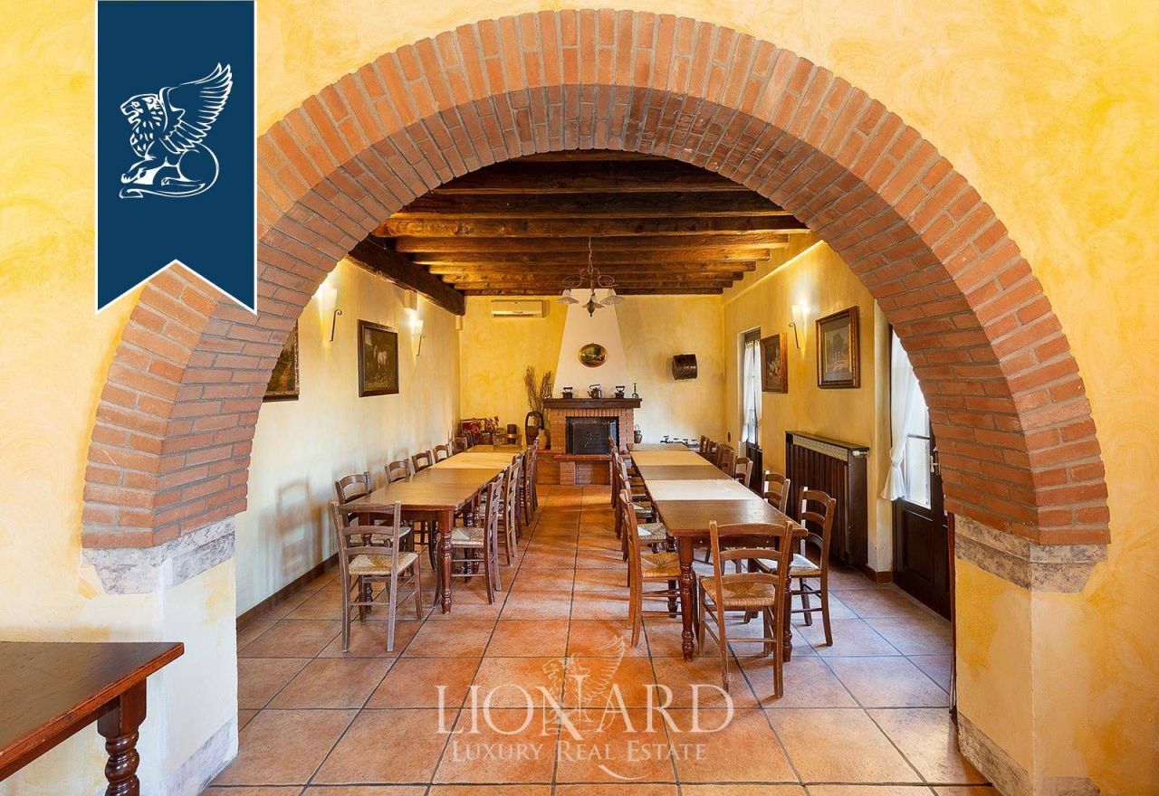 Granja en Monza, Italia, 3 700 m² - imagen 12