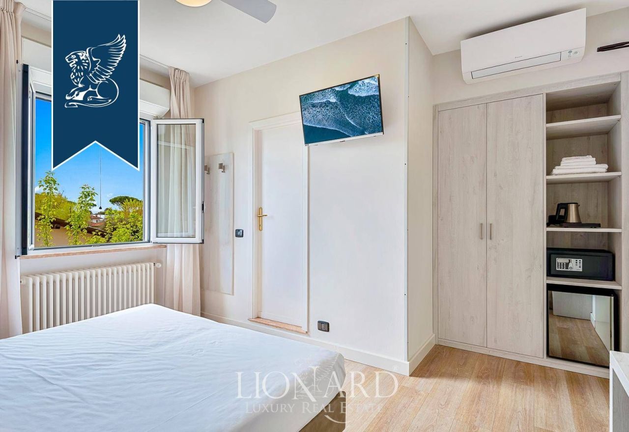 Hotel in Forte dei Marmi, Italy, 1 000 m² - picture 13