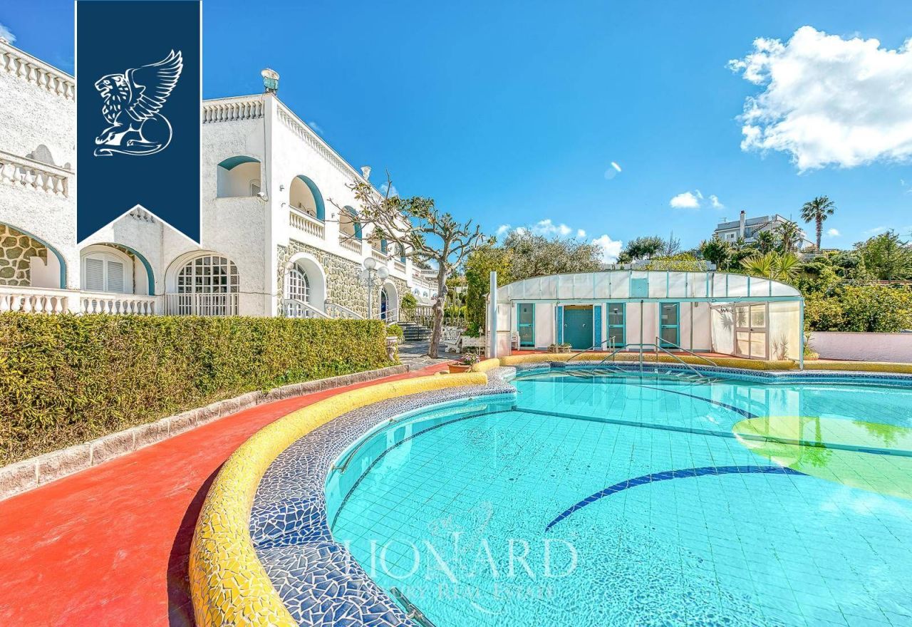 Hôtel à Naples, Italie, 7 456 m² - image 13