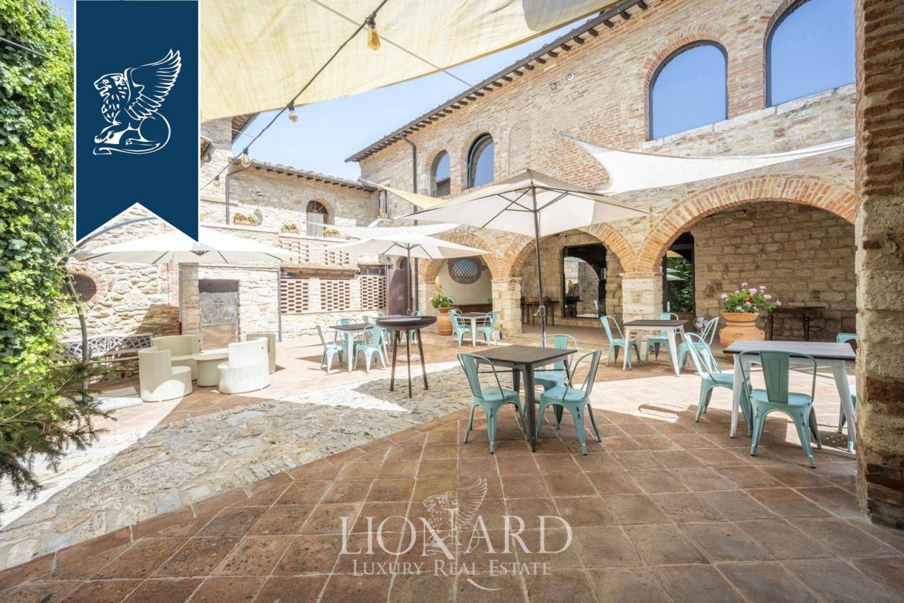 Granja en Siena, Italia, 800 m² - imagen 13