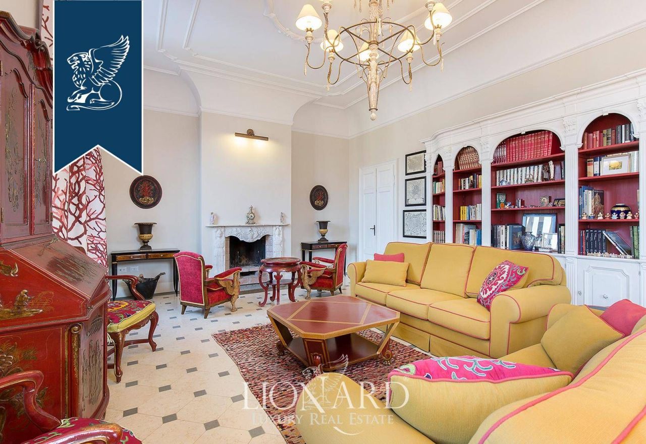 Villa en Porto Valtravaglia, Italia, 2 000 m² - imagen 12