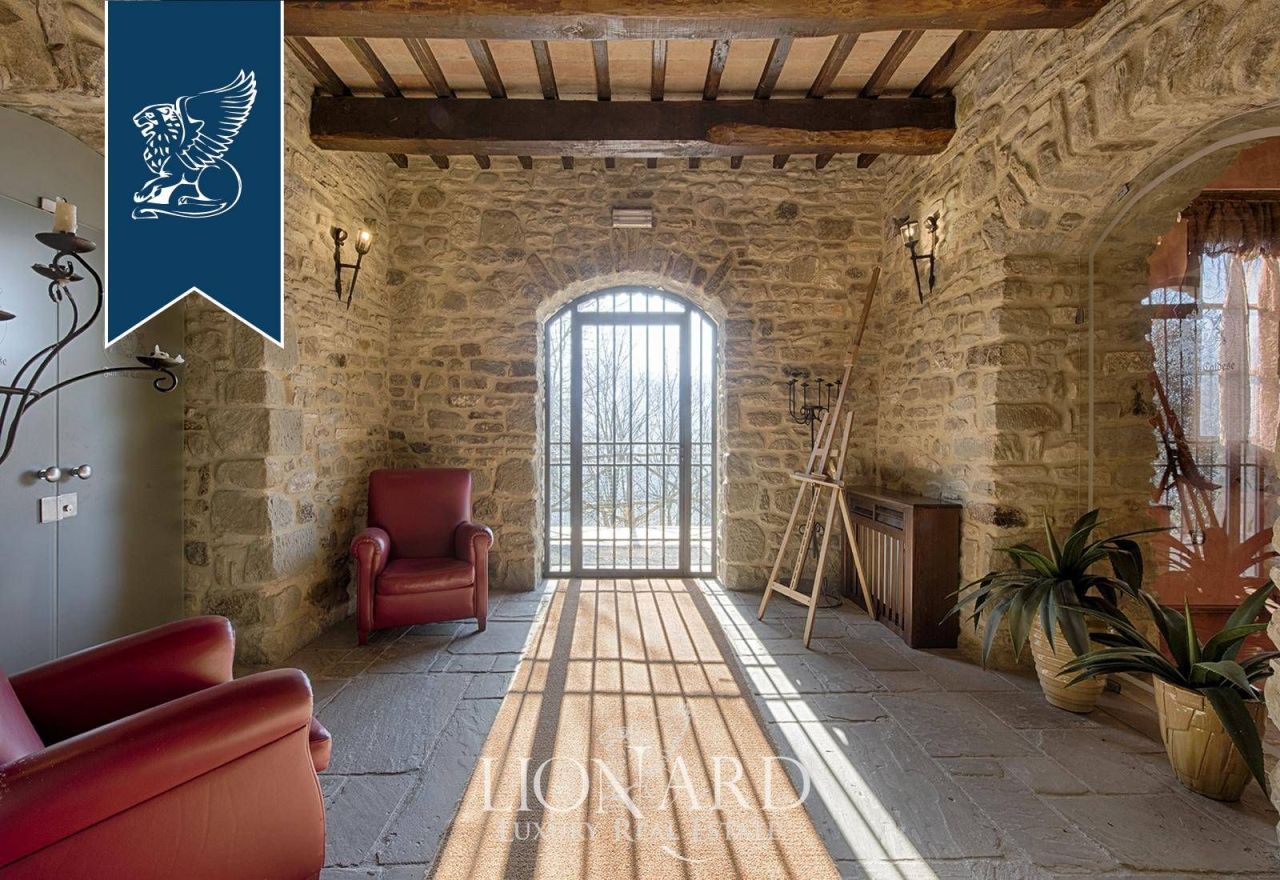 Granja en Arezzo, Italia, 2 385 m² - imagen 13