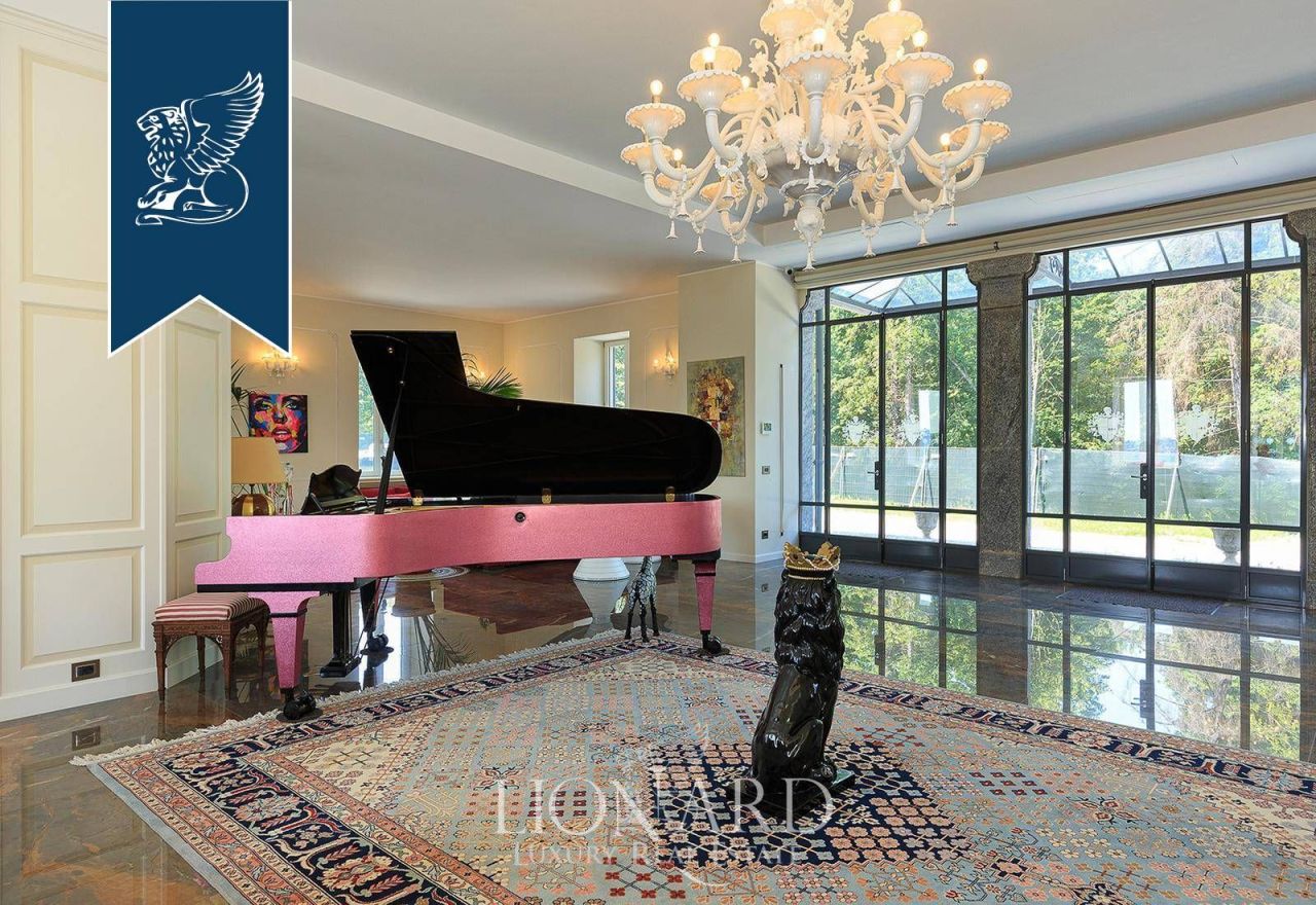 Villa in Bergamo, Italy, 2 196 m² - picture 12